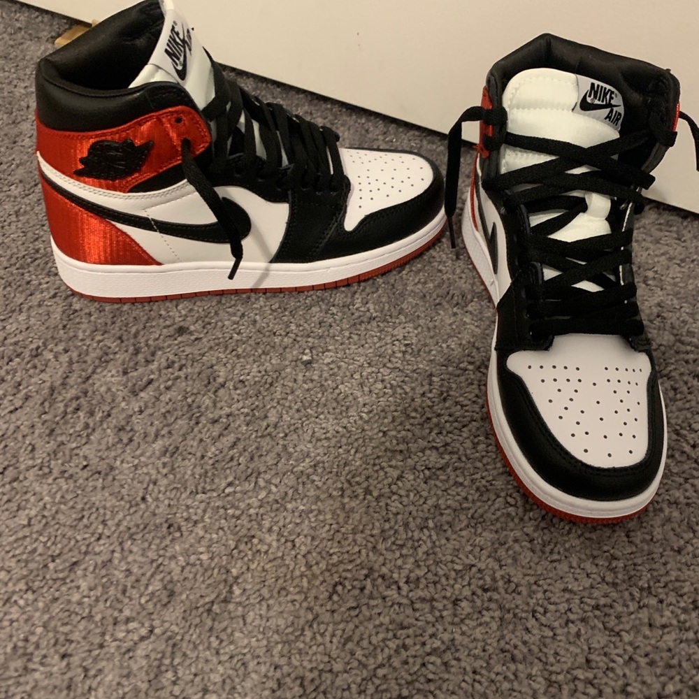 Jordan 1 Satin toe Read description